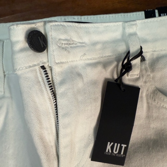 Kut from the kloth women’s white denim mini skirt. Size 6 NWT. distressed hem - Picture 3 of 6